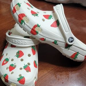 Strawberry Crocs W11M9
